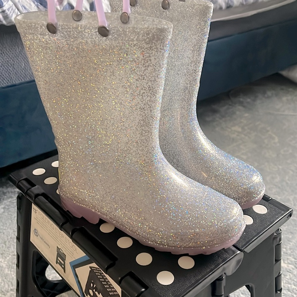 Girls size 12 Rain boots light up! Iridescent sparkle